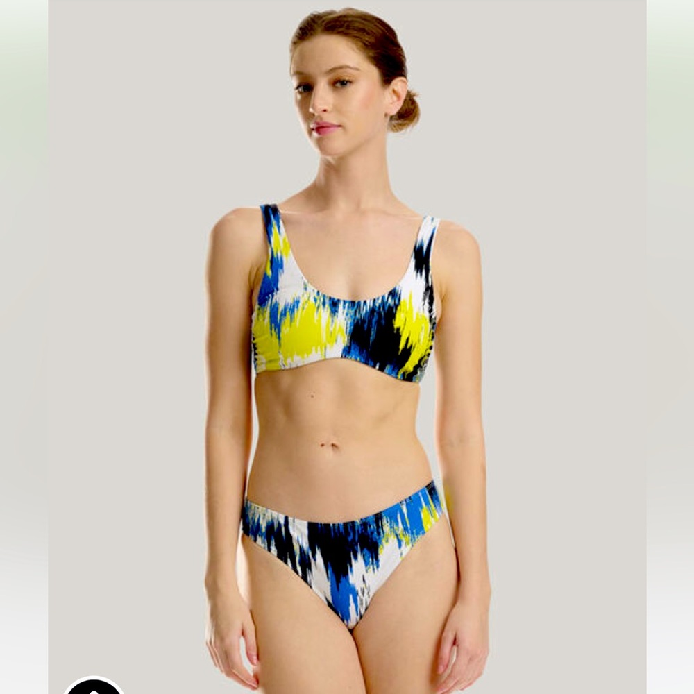 WOLFORD essentials bikini top!